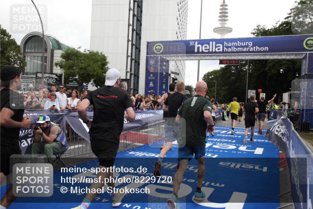 29.06.2025 - hella hamburg halbmarathon Michael Strokosch http://msf.ph/oto/8229720 29.06.2025 10:51:50 Ziel 2396, 6286, 7224, 8710, 8819, 9793, 12224, 15427, 15496, 15727, 15831, 15899, 16907, 17682, 19053 meine-sportfotos.de