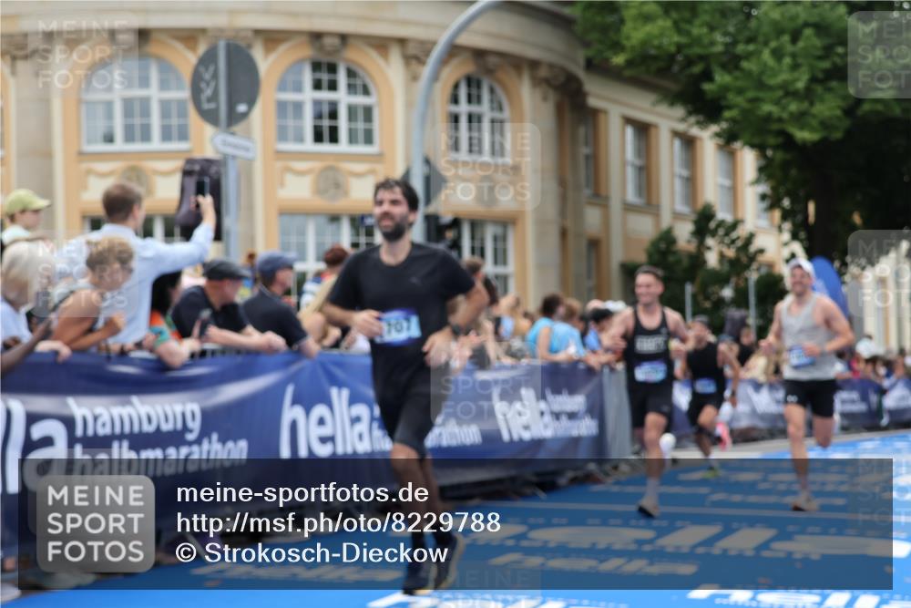 29.06.2025 - hella hamburg halbmarathon Strokosch-Dieckow http://msf.ph/oto/8229788 29.06.2025 10:32:36 Ziel 1707, 1990, 7965, 8062, 11877, 12987, 13199, 13961, 14293, 14908, 16619, 17117, 17151, 18135, 18562, 18563 meine-sportfotos.de