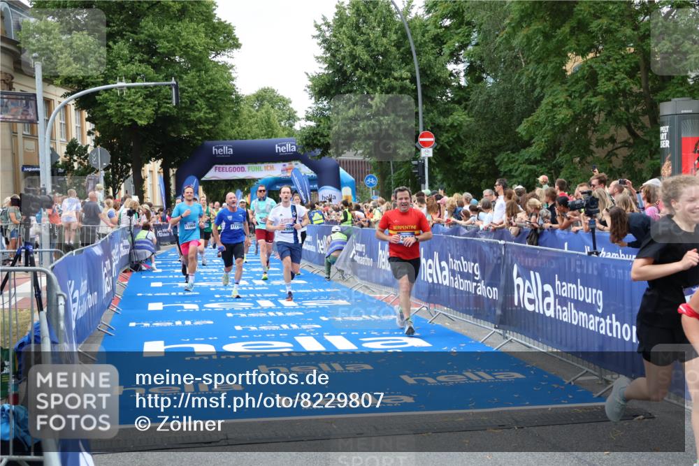 29.06.2025 - hella hamburg halbmarathon Zöllner http://msf.ph/oto/8229807 29.06.2025 10:53:34 Ziel 1030, 1061, 1098, 1499, 1783, 2070, 3399, 5866, 6628, 6629, 11068, 12909, 13912, 15113, 15497, 17710, 18450, 18612 meine-sportfotos.de