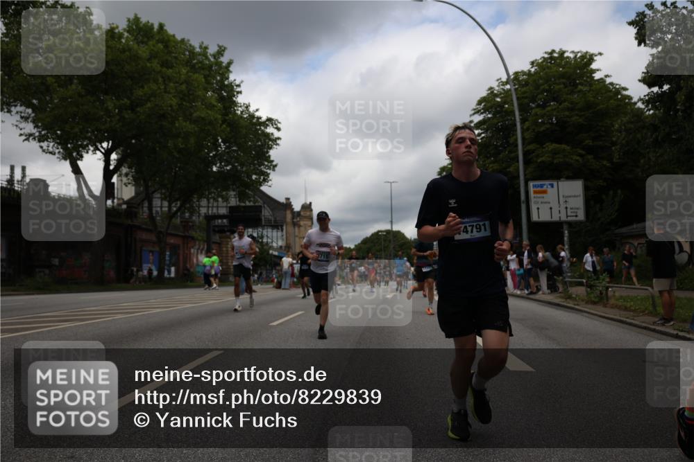 29.06.2025 - hella hamburg halbmarathon Yannick Fuchs http://msf.ph/oto/8229839 29.06.2025 10:46:42 20KM 1098, 1257, 1482, 1657, 2111, 2444, 2814, 3258, 3399, 3715, 3952, 4121, 4558, 4587, 4726, 5116, 5169, 5194, 5378, 5607, 6164, 6561, 6562, 6897, 7178, 7232, 7383, 7475, 7896, 8172, 8316, 8587, 8720, 8955, 10529, 10811, 12135, 12482, 12519, 13211, 13301, 14198, 14286, 14791, 14805, 15144, 15446, 15690, 16320, 16929, 17130, 17198, 17710, 17773, 18331 meine-sportfotos.de