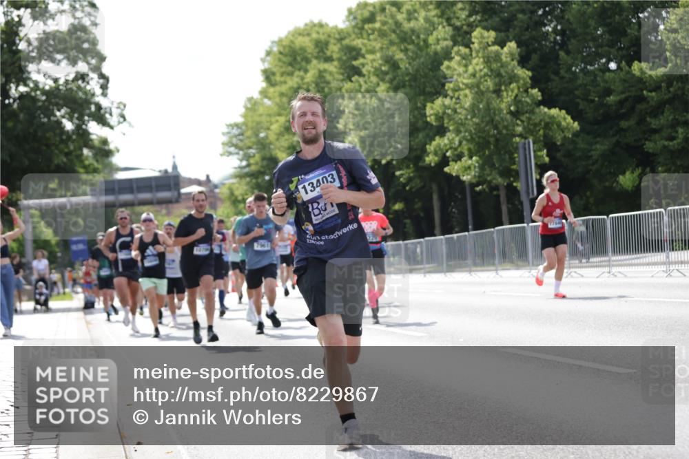29.06.2025 - hella hamburg halbmarathon Jannik Wohlers http://msf.ph/oto/8229867 29.06.2025 09:52:06 Lombardsbrücke 1139, 1169, 1220, 1468, 1512, 3618, 3852, 4565, 4871, 4915, 5011, 6550, 7067, 7432, 7865, 7961, 8852, 9348, 10099, 10493, 10741, 10796, 11062, 11495, 11679, 11779, 12046, 12365, 12723, 12772, 13403, 13614, 14257, 14449, 14703, 14813, 15233, 15247, 15808, 15813, 16338, 16591, 16592, 17000, 17281, 17391, 17846, 17926, 18560, 18632, 18637, 18680, 18775, 18982 meine-sportfotos.de