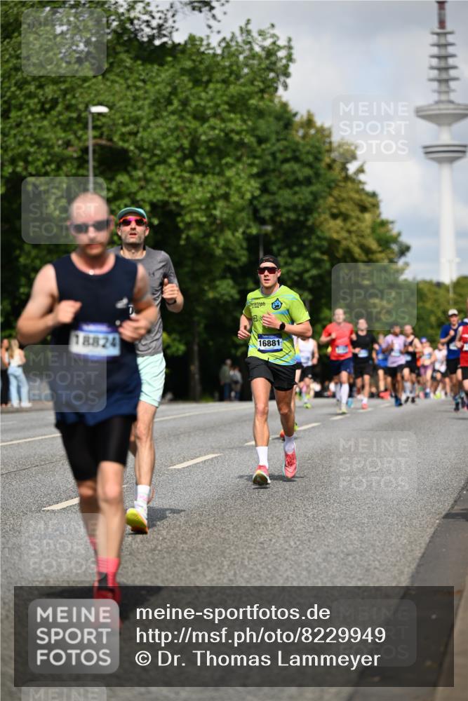 29.06.2025 - hella hamburg halbmarathon Dr. Thomas Lammeyer http://msf.ph/oto/8229949 29.06.2025 09:50:15 Kennedybrücke 1053, 1396, 1407, 1411, 1577, 1889, 1959, 2243, 2836, 5048, 5152, 5193, 5660, 7080, 7466, 7622, 7867, 8312, 8323, 10477, 10927, 11304, 11370 meine-sportfotos.de