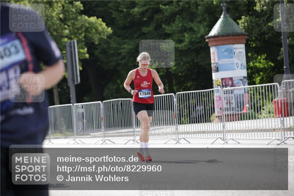29.06.2025 - hella hamburg halbmarathon Jannik Wohlers http://msf.ph/oto/8229960 29.06.2025 09:52:07 Lombardsbrücke 1139, 1169, 1220, 1415, 1468, 1512, 3618, 3852, 4565, 4871, 4915, 5007, 5011, 6550, 7067, 7432, 7451, 7865, 7961, 8852, 9348, 10099, 10741, 10796, 11062, 11495, 11679, 11779, 12046, 12365, 12723, 12772, 13403, 13614, 14257, 14449, 14703, 14813, 15233, 15247, 15808, 15813, 16338, 16591, 16592, 17000, 17281, 17391, 17846, 17926, 18560, 18632, 18637, 18680, 18775, 18982 meine-sportfotos.de
