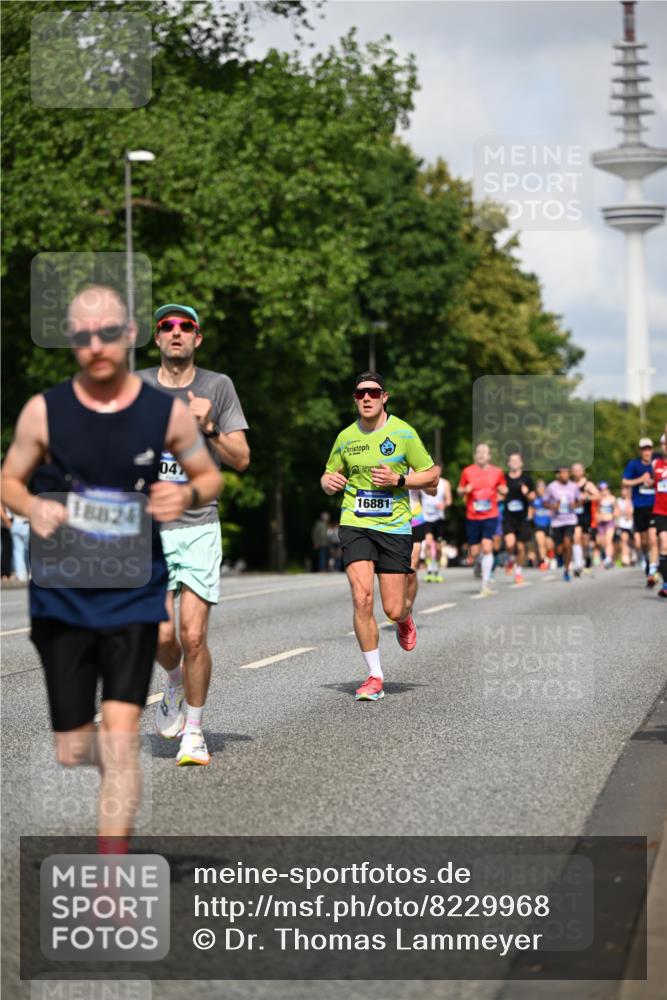 29.06.2025 - hella hamburg halbmarathon Dr. Thomas Lammeyer http://msf.ph/oto/8229968 29.06.2025 09:50:15 Kennedybrücke 1053, 1396, 1407, 1411, 1577, 1889, 1959, 2243, 2836, 5048, 5152, 5193, 5660, 7080, 7466, 7622, 7867, 8312, 8323, 10477, 10927, 11304, 11370 meine-sportfotos.de