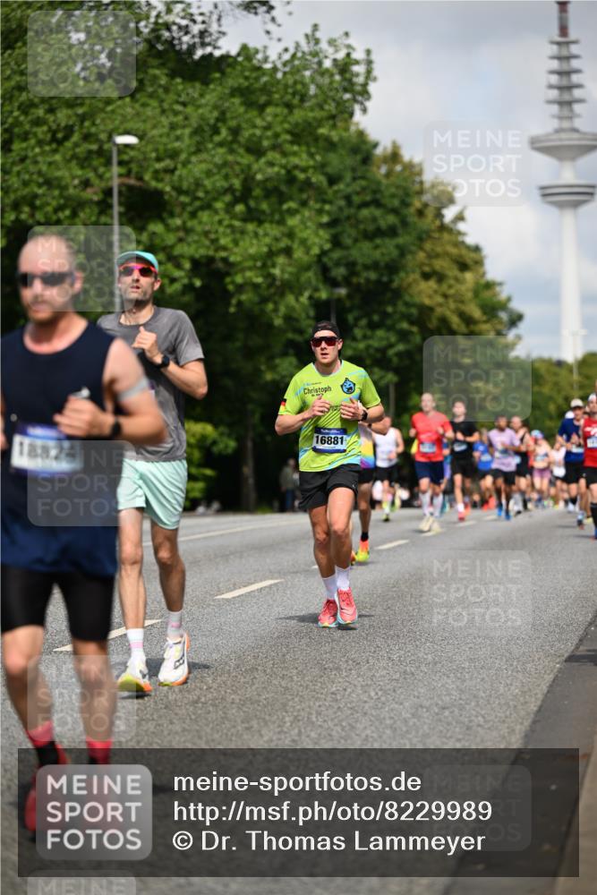 29.06.2025 - hella hamburg halbmarathon Dr. Thomas Lammeyer http://msf.ph/oto/8229989 29.06.2025 09:50:15 Kennedybrücke 1053, 1396, 1407, 1411, 1577, 1889, 1959, 2243, 2836, 5048, 5152, 5193, 5660, 7080, 7466, 7622, 7867, 8312, 8323, 10477, 10927, 11304, 11370 meine-sportfotos.de