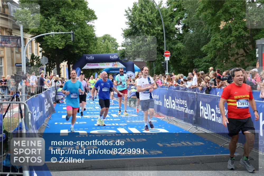 29.06.2025 - hella hamburg halbmarathon Zöllner http://msf.ph/oto/8229991 29.06.2025 10:53:35 Ziel 1030, 1061, 1098, 1499, 1783, 2070, 3399, 5866, 6628, 11068, 12909, 13912, 15113, 15497, 15856, 17710, 18450, 18612 meine-sportfotos.de