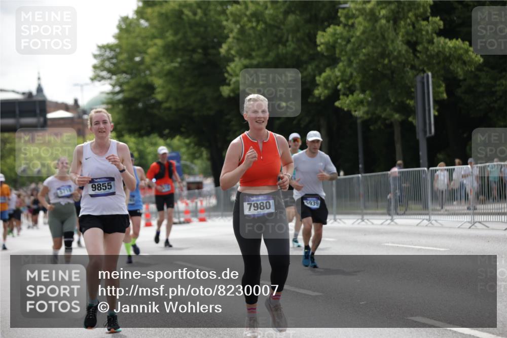 29.06.2025 - hella hamburg halbmarathon Jannik Wohlers http://msf.ph/oto/8230007 29.06.2025 10:28:04 Lombardsbrücke 3445, 5718, 5903, 5939, 6418, 7667, 7980, 8327, 8560, 9716, 9855, 10434, 13045, 13296, 13400, 16125, 18293, 18604, 19180 meine-sportfotos.de