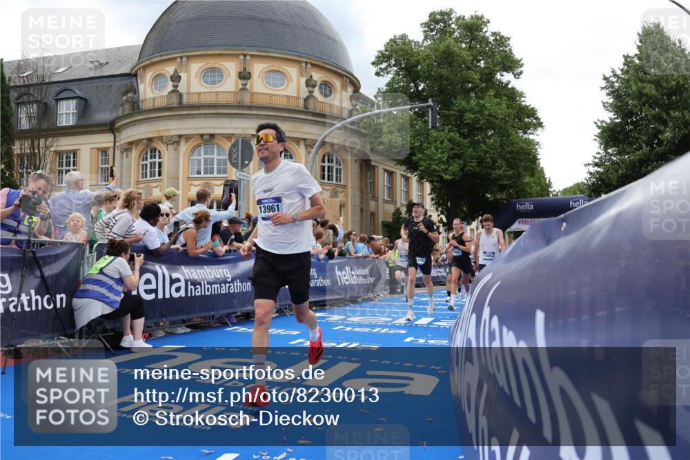 29.06.2025 - hella hamburg halbmarathon Strokosch-Dieckow http://msf.ph/oto/8230013 29.06.2025 10:32:44 Ziel 1990, 6358, 7965, 8062, 12987, 13686, 13961, 14028, 15054, 16425, 16619, 17117, 17151, 18687 meine-sportfotos.de