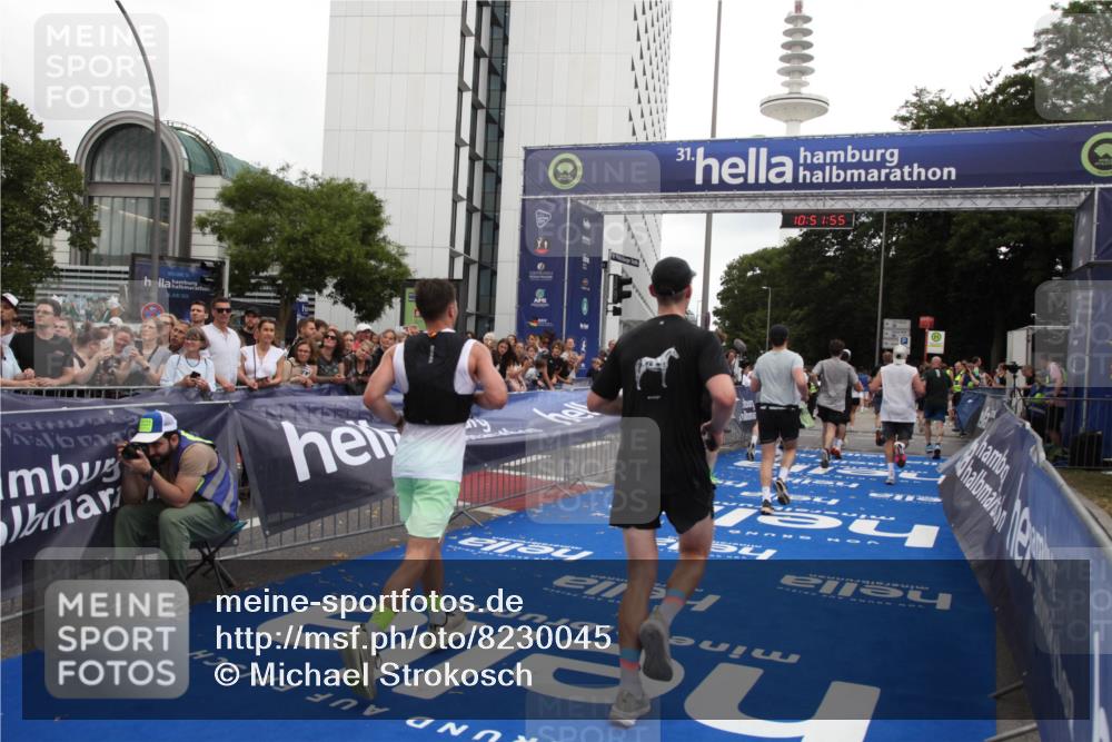 29.06.2025 - hella hamburg halbmarathon Michael Strokosch http://msf.ph/oto/8230045 29.06.2025 10:51:54 Ziel 2396, 2818, 2823, 2880, 4297, 7224, 8710, 8819, 8856, 9793, 9959, 12224, 13799, 15427, 15727, 16907, 17682, 17815, 17962, 19053, 19137 meine-sportfotos.de