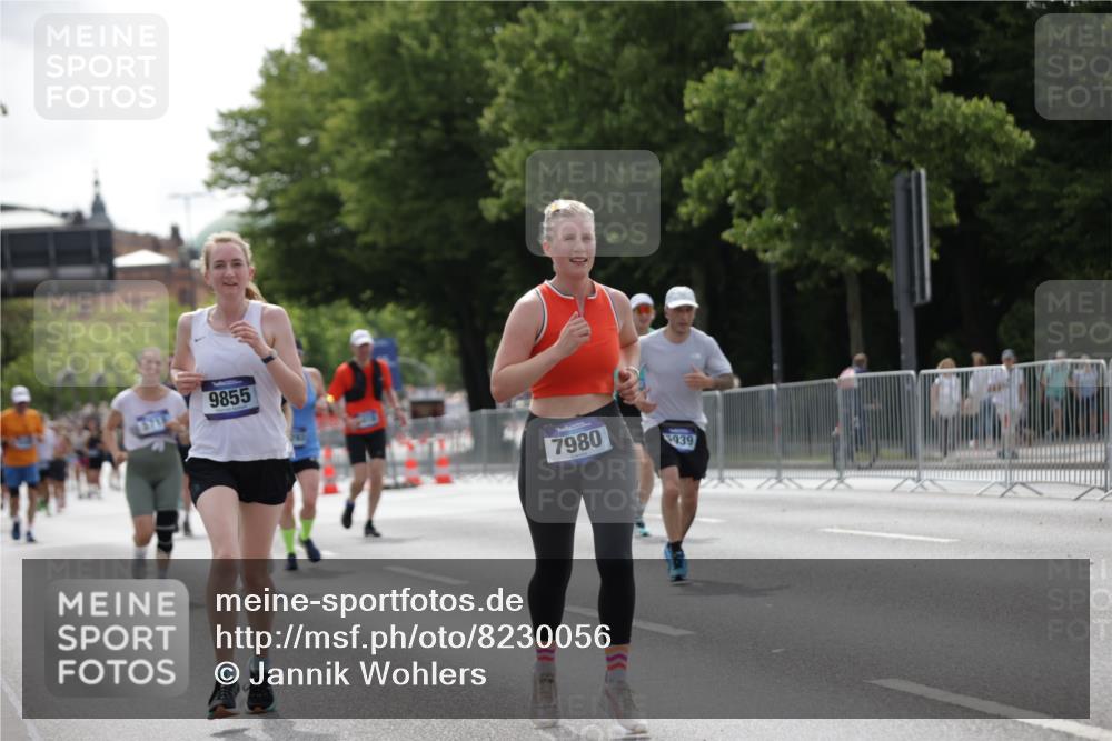 29.06.2025 - hella hamburg halbmarathon Jannik Wohlers http://msf.ph/oto/8230056 29.06.2025 10:28:04 Lombardsbrücke 3445, 5718, 5903, 5939, 6418, 7667, 7980, 8327, 8560, 9716, 9855, 10434, 13045, 13296, 13400, 16125, 18293, 18604, 19180 meine-sportfotos.de