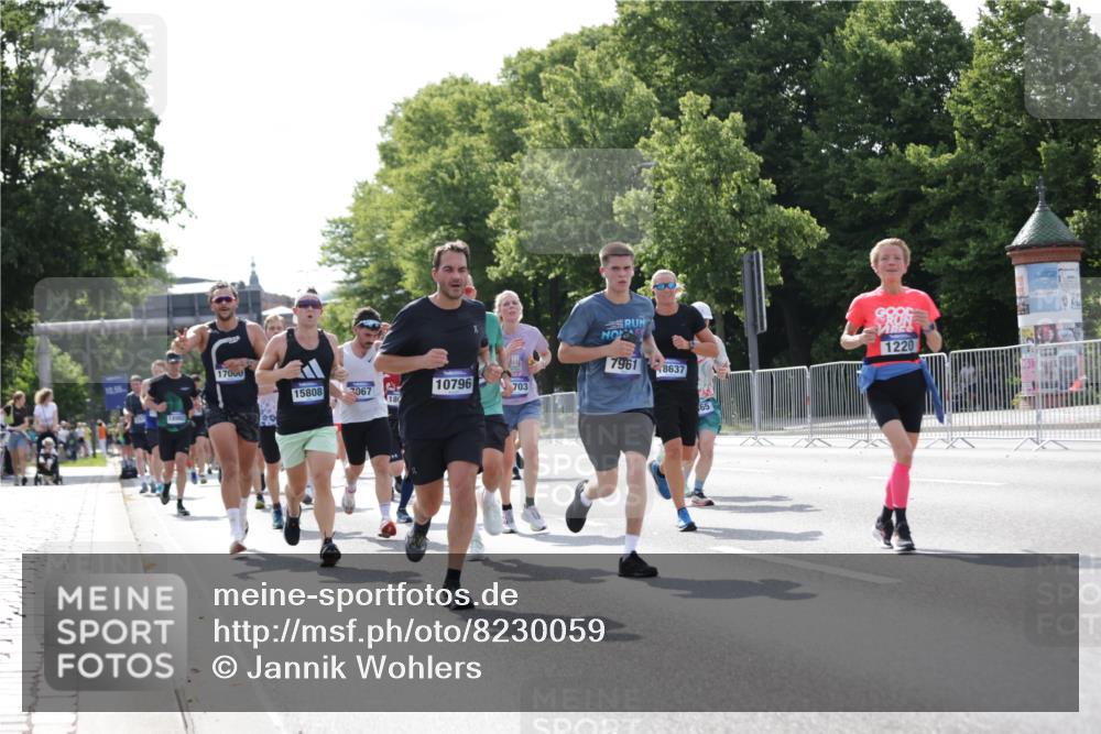 29.06.2025 - hella hamburg halbmarathon Jannik Wohlers http://msf.ph/oto/8230059 29.06.2025 09:52:09 Lombardsbrücke 1139, 1169, 1220, 1415, 1468, 1512, 3852, 4565, 4915, 5007, 5011, 6550, 7067, 7432, 7451, 7865, 7961, 8852, 10099, 10741, 10796, 11495, 11679, 11779, 12046, 12365, 12372, 12579, 12723, 12772, 13403, 13614, 13687, 14257, 14449, 14703, 14813, 15233, 15247, 15301, 15356, 15362, 15808, 15813, 15894, 16338, 16591, 17000, 17281, 17391, 17846, 17926, 18560, 18632, 18637, 18680, 18775, 18982 meine-sportfotos.de