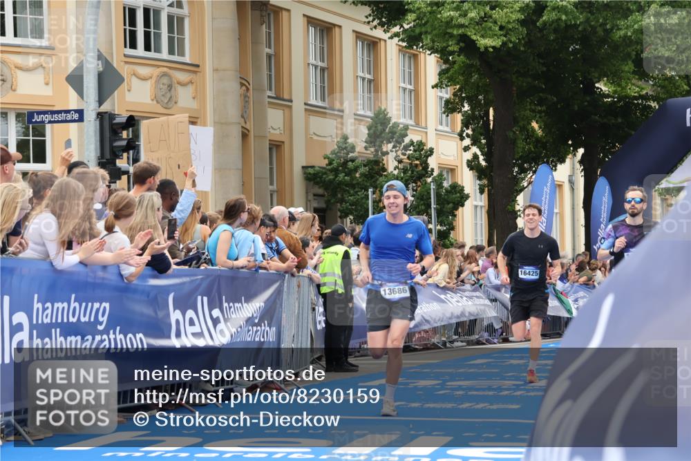 29.06.2025 - hella hamburg halbmarathon Strokosch-Dieckow http://msf.ph/oto/8230159 29.06.2025 10:32:50 Ziel 4463, 4749, 6358, 8062, 10453, 12290, 13686, 14028, 15054, 16425, 18687, 19059 meine-sportfotos.de