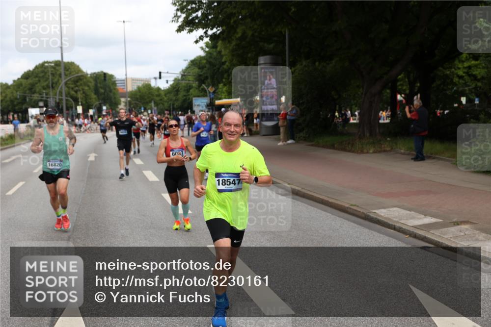 29.06.2025 - hella hamburg halbmarathon Yannick Fuchs http://msf.ph/oto/8230161 29.06.2025 10:33:53 20KM 1343, 1445, 1803, 2525, 2546, 2563, 3282, 3783, 4759, 6037, 6686, 6687, 7981, 8450, 8925, 9265, 11305, 11619, 12335, 12772, 13479, 13514, 13729, 14204, 14311, 14359, 15013, 15094, 15257, 15556, 15866, 15873, 15965, 16656, 16820, 17005, 17215, 17360, 18149, 18285, 18547, 18734 meine-sportfotos.de