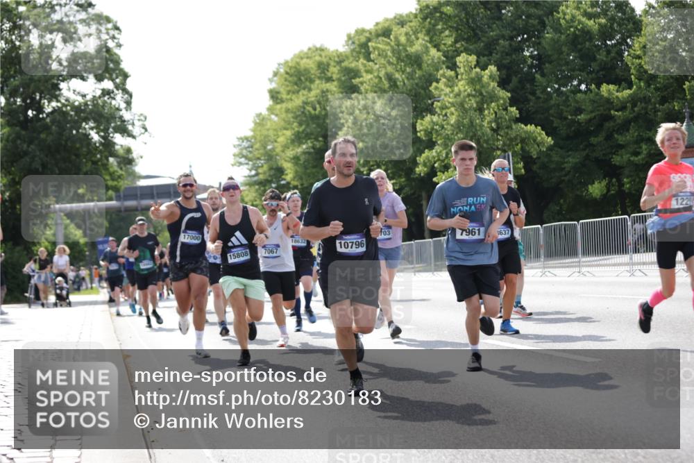 29.06.2025 - hella hamburg halbmarathon Jannik Wohlers http://msf.ph/oto/8230183 29.06.2025 09:52:09 Lombardsbrücke 1139, 1169, 1220, 1415, 1468, 1512, 3852, 4565, 4915, 5007, 5011, 6550, 7067, 7432, 7451, 7865, 7961, 8852, 10099, 10741, 10796, 11495, 11679, 11779, 12046, 12365, 12372, 12579, 12723, 12772, 13403, 13614, 13687, 14257, 14449, 14703, 14813, 15233, 15247, 15301, 15356, 15362, 15808, 15813, 15894, 16338, 16591, 17000, 17281, 17391, 17846, 17926, 18560, 18632, 18637, 18680, 18775, 18982 meine-sportfotos.de