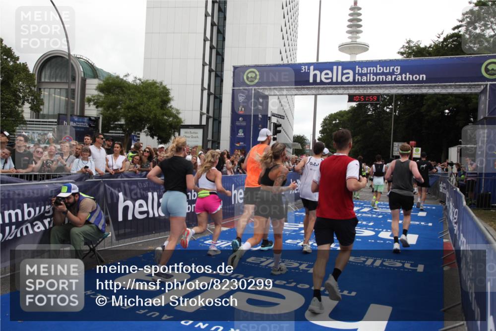 29.06.2025 - hella hamburg halbmarathon Michael Strokosch http://msf.ph/oto/8230299 29.06.2025 10:51:57 Ziel 2818, 2823, 2880, 4297, 5102, 8856, 9793, 9959, 13799, 15427, 15690, 16907, 17815, 17962, 19137 meine-sportfotos.de