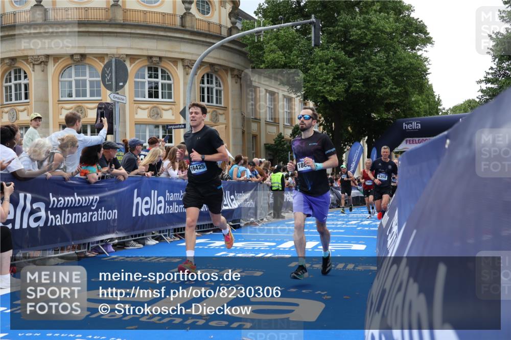 29.06.2025 - hella hamburg halbmarathon Strokosch-Dieckow http://msf.ph/oto/8230306 29.06.2025 10:32:53 Ziel 4463, 4749, 6358, 10453, 11169, 12290, 13686, 16425, 18679, 18687, 19059 meine-sportfotos.de