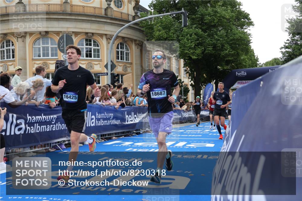 29.06.2025 - hella hamburg halbmarathon Strokosch-Dieckow http://msf.ph/oto/8230318 29.06.2025 10:32:53 Ziel 4463, 4749, 6358, 10453, 11169, 12290, 13686, 16425, 18679, 18687, 19059 meine-sportfotos.de