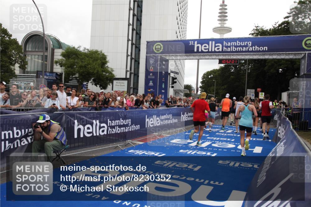 29.06.2025 - hella hamburg halbmarathon Michael Strokosch http://msf.ph/oto/8230352 29.06.2025 10:52:00 Ziel 2818, 2823, 2880, 4033, 4297, 5102, 6390, 7130, 7409, 7724, 8413, 8856, 8977, 9959, 10057, 13799, 15690, 17815, 17962, 17978, 18869, 19137 meine-sportfotos.de