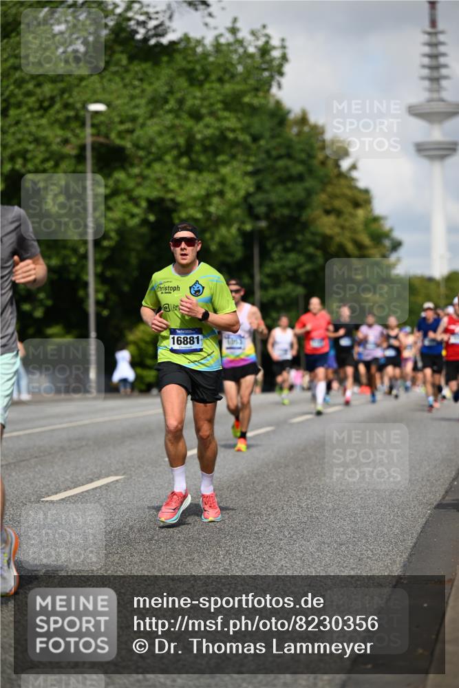 29.06.2025 - hella hamburg halbmarathon Dr. Thomas Lammeyer http://msf.ph/oto/8230356 29.06.2025 09:50:16 Kennedybrücke 1053, 1396, 1407, 1411, 1577, 1889, 1959, 2243, 2836, 3935, 5048, 5152, 5193, 5660, 7080, 7466, 7622, 7867, 8312, 8323, 10477, 10927, 11304, 11370 meine-sportfotos.de