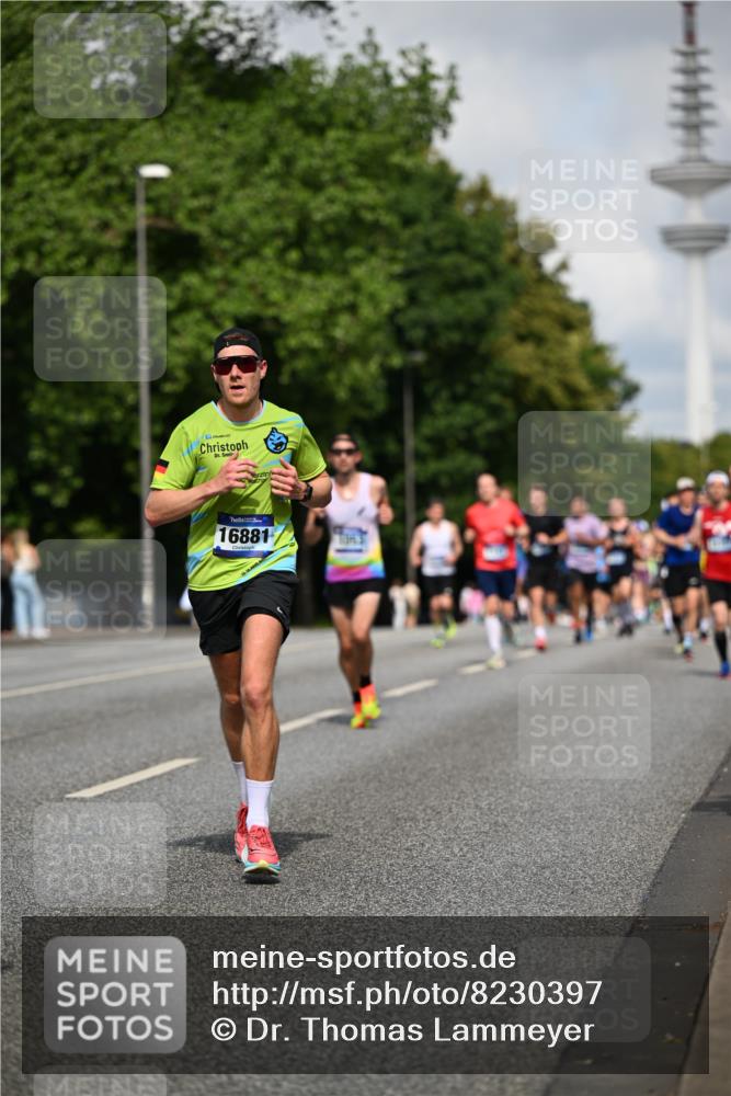 29.06.2025 - hella hamburg halbmarathon Dr. Thomas Lammeyer http://msf.ph/oto/8230397 29.06.2025 09:50:16 Kennedybrücke 1053, 1396, 1407, 1411, 1577, 1889, 1959, 2243, 2836, 3935, 5048, 5152, 5193, 5660, 7080, 7466, 7622, 7867, 8312, 8323, 10477, 10927, 11304, 11370 meine-sportfotos.de