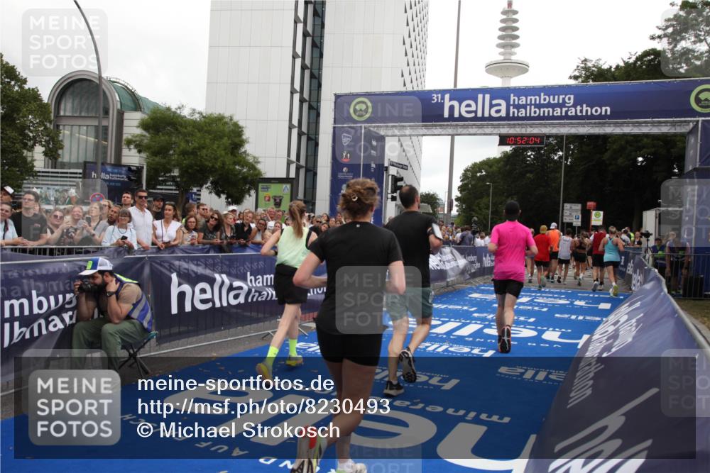 29.06.2025 - hella hamburg halbmarathon Michael Strokosch http://msf.ph/oto/8230493 29.06.2025 10:52:02 Ziel 2818, 2823, 2880, 4033, 4297, 5102, 5336, 6390, 7130, 7409, 7724, 8413, 8856, 8977, 10057, 13799, 15356, 15690, 17962, 17978, 18869 meine-sportfotos.de