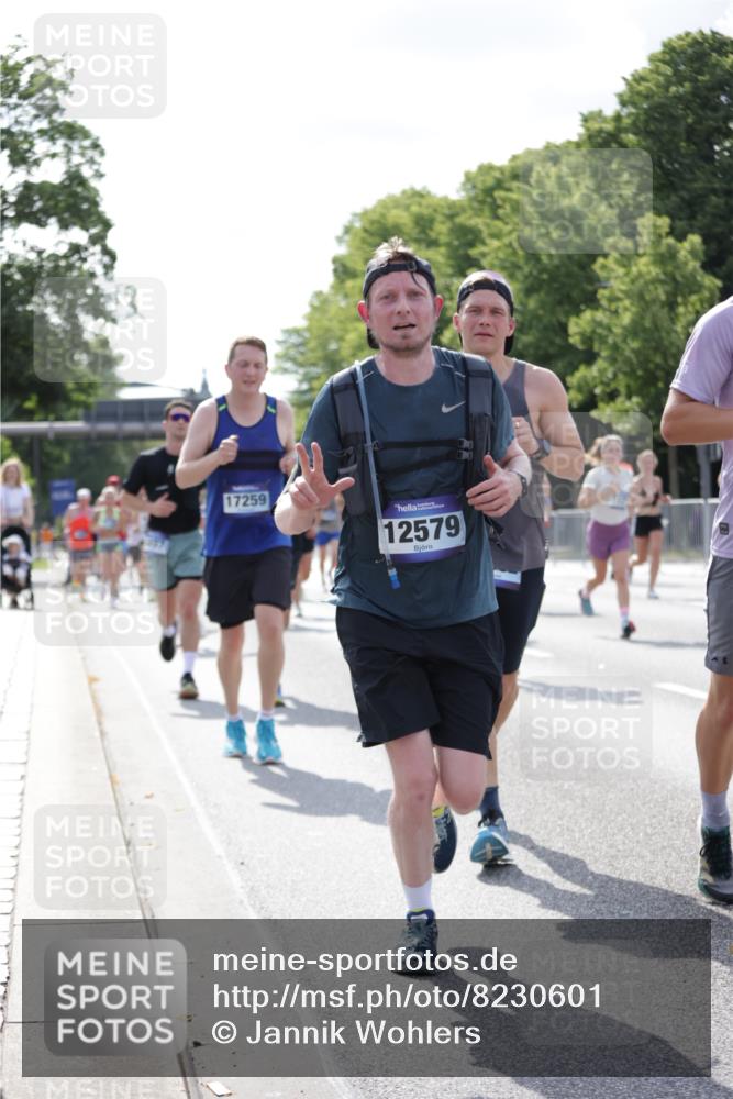 29.06.2025 - hella hamburg halbmarathon Jannik Wohlers http://msf.ph/oto/8230601 29.06.2025 09:52:16 Lombardsbrücke 1070, 1163, 1169, 1176, 1220, 1415, 1512, 1613, 2189, 3109, 3124, 4080, 4497, 5007, 5477, 7067, 7191, 7432, 7451, 7843, 7865, 7961, 10000, 10099, 10796, 10969, 11779, 12365, 12372, 12579, 12588, 12723, 13403, 13614, 13687, 13714, 14257, 14703, 14849, 15247, 15280, 15301, 15356, 15362, 15808, 15813, 15894, 16338, 16414, 17000, 17391, 17846, 18632, 18637, 18680, 18775, 18982 meine-sportfotos.de