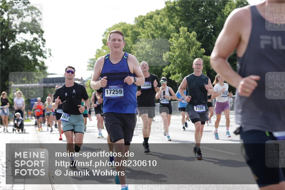 29.06.2025 - hella hamburg halbmarathon Jannik Wohlers http://msf.ph/oto/8230610 29.06.2025 09:52:17 Lombardsbrücke 1070, 1163, 1169, 1176, 1220, 1415, 1512, 1613, 2189, 3109, 3124, 4080, 4277, 4497, 4691, 4933, 5007, 5477, 7067, 7191, 7325, 7432, 7451, 7599, 7843, 7865, 7961, 9213, 10000, 10099, 10251, 10796, 10969, 11779, 12365, 12372, 12579, 12588, 12723, 13403, 13614, 13687, 13714, 14257, 14703, 14849, 15247, 15280, 15301, 15356, 15362, 15808, 15813, 15894, 16414, 17000, 17391, 17846, 18632, 18637, 18680, 18775, 18982 meine-sportfotos.de
