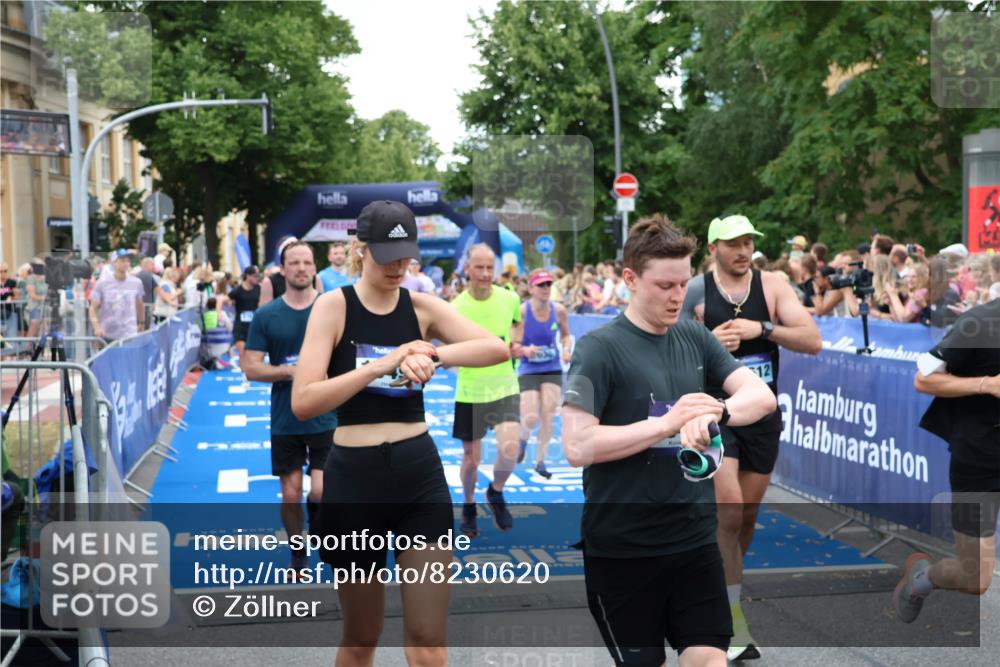 29.06.2025 - hella hamburg halbmarathon Zöllner http://msf.ph/oto/8230620 29.06.2025 10:53:41 Ziel 1030, 1098, 1502, 1783, 2058, 2630, 3399, 3819, 5399, 6628, 6762, 10549, 10895, 11588, 11589, 11604, 12632, 13865, 15061, 15113, 15441, 15856, 16092, 17482, 18143, 18612, 18666, 18715 meine-sportfotos.de