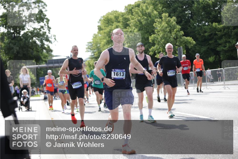 29.06.2025 - hella hamburg halbmarathon Jannik Wohlers http://msf.ph/oto/8230649 29.06.2025 09:52:20 Lombardsbrücke 1070, 1163, 1176, 1220, 1415, 1512, 1613, 1782, 2189, 2233, 3109, 3124, 4080, 4277, 4497, 4691, 4933, 5007, 5476, 5477, 7067, 7191, 7325, 7451, 7599, 7843, 7865, 7961, 9081, 9213, 10000, 10099, 10251, 10750, 10796, 10969, 11346, 12365, 12372, 12579, 12588, 12723, 13403, 13687, 13714, 14661, 14703, 14849, 15133, 15280, 15301, 15356, 15362, 15808, 15813, 15894, 16414, 17000, 17846, 18632, 18637, 18680, 18982 meine-sportfotos.de