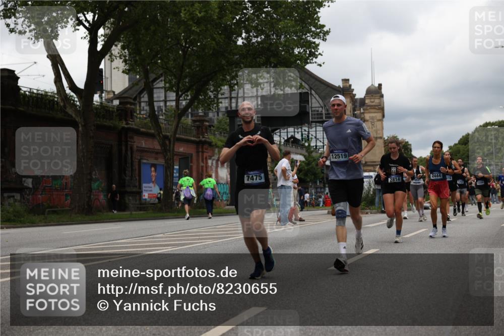 29.06.2025 - hella hamburg halbmarathon Yannick Fuchs http://msf.ph/oto/8230655 29.06.2025 10:46:45 20KM 1098, 1257, 1482, 1657, 1683, 2111, 2444, 2814, 3258, 3399, 3715, 3952, 4121, 4587, 4726, 5169, 5194, 5378, 5607, 6164, 6897, 7178, 7232, 7383, 7475, 7896, 8172, 8316, 8587, 8720, 8955, 10529, 10811, 12135, 12482, 12519, 13211, 13301, 14198, 14286, 14791, 14805, 15144, 15446, 15980, 16320, 16929, 17130, 17198, 17710, 17773, 18331 meine-sportfotos.de