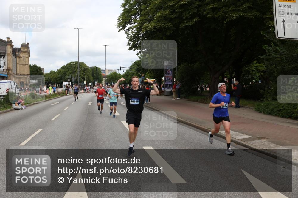 29.06.2025 - hella hamburg halbmarathon Yannick Fuchs http://msf.ph/oto/8230681 29.06.2025 10:33:56 20KM 1343, 1445, 1803, 2525, 2546, 2563, 3282, 3783, 4565, 4759, 6037, 6686, 6687, 7981, 8319, 8925, 9265, 11305, 11619, 12335, 12772, 13479, 13514, 13729, 14204, 14272, 14311, 14359, 15013, 15094, 15336, 15556, 15744, 15866, 16656, 16820, 17005, 17215, 17360, 17668, 18149, 18285, 18547, 18734, 18803 meine-sportfotos.de