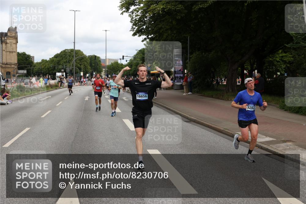 29.06.2025 - hella hamburg halbmarathon Yannick Fuchs http://msf.ph/oto/8230706 29.06.2025 10:33:56 20KM 1343, 1445, 1803, 2525, 2546, 2563, 3282, 3783, 4565, 4759, 6037, 6686, 6687, 7981, 8319, 8925, 9265, 11305, 11619, 12335, 12772, 13479, 13514, 13729, 14204, 14272, 14311, 14359, 15013, 15094, 15336, 15556, 15744, 15866, 16656, 16820, 17005, 17215, 17360, 17668, 18149, 18285, 18547, 18734, 18803 meine-sportfotos.de