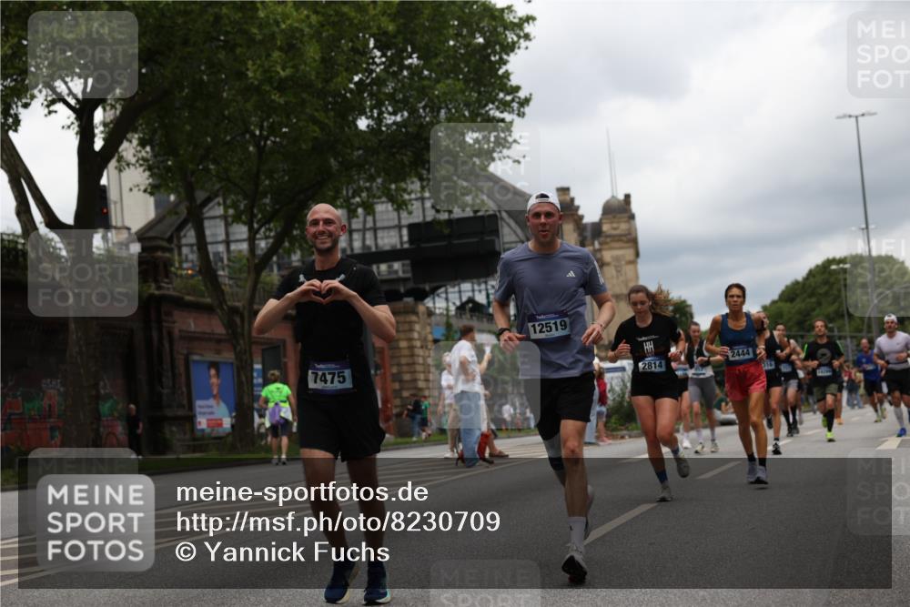 29.06.2025 - hella hamburg halbmarathon Yannick Fuchs http://msf.ph/oto/8230709 29.06.2025 10:46:46 20KM 1098, 1257, 1482, 1657, 1683, 2111, 2208, 2444, 2814, 3258, 3399, 3715, 3952, 3999, 4121, 4587, 4726, 5169, 5194, 5607, 6897, 7178, 7232, 7383, 7475, 8172, 8316, 8587, 8955, 10529, 10811, 11217, 12135, 12482, 12519, 13211, 13301, 14198, 14286, 14791, 14805, 15446, 15980, 16320, 16929, 17130, 17198, 17710, 17773, 18249, 18331, 19208 meine-sportfotos.de