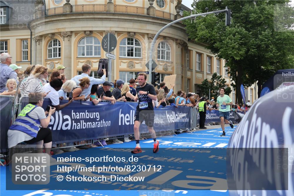 29.06.2025 - hella hamburg halbmarathon Strokosch-Dieckow http://msf.ph/oto/8230712 29.06.2025 10:33:01 Ziel 4463, 6473, 11169, 14276, 17802, 18679 meine-sportfotos.de