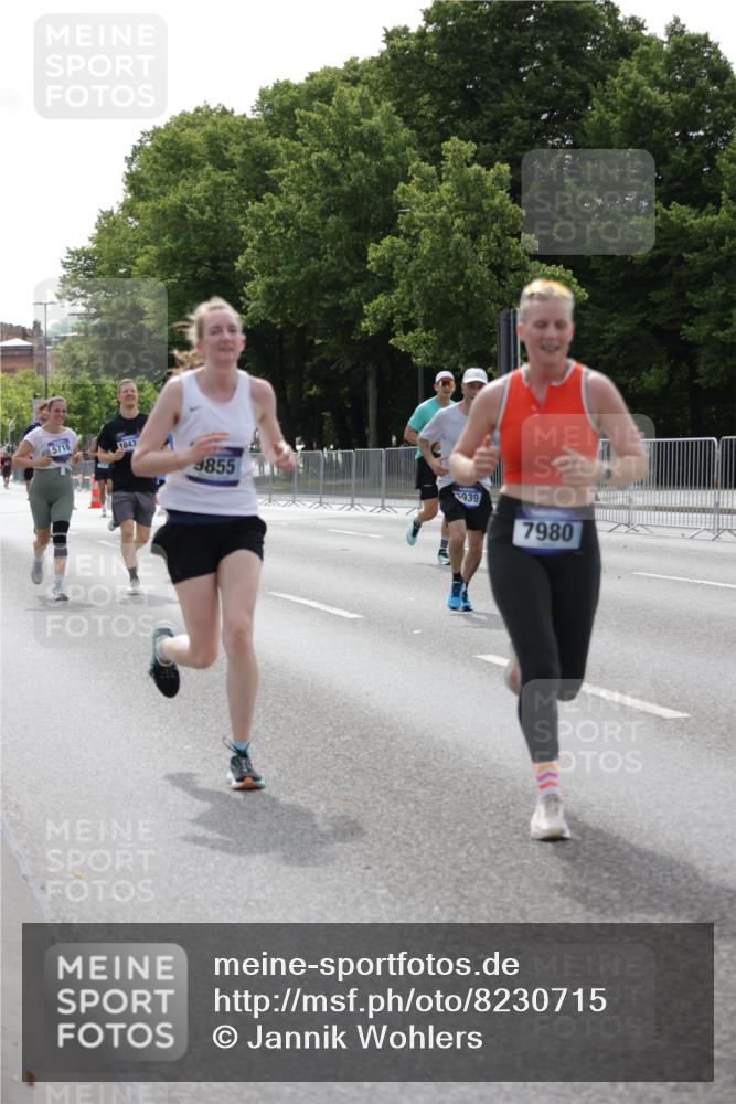29.06.2025 - hella hamburg halbmarathon Jannik Wohlers http://msf.ph/oto/8230715 29.06.2025 10:28:05 Lombardsbrücke 3445, 5718, 5903, 5939, 6418, 7667, 7980, 8327, 8560, 9642, 9716, 9855, 10434, 13045, 13296, 13400, 16125, 18293, 18604, 19180 meine-sportfotos.de