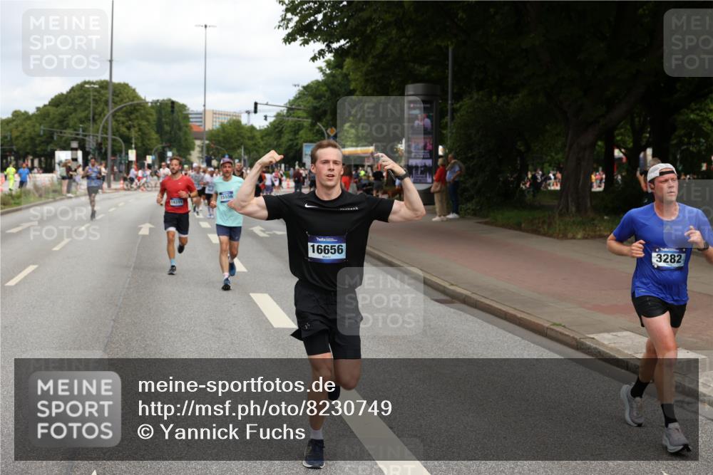 29.06.2025 - hella hamburg halbmarathon Yannick Fuchs http://msf.ph/oto/8230749 29.06.2025 10:33:56 20KM 1343, 1445, 1803, 2525, 2546, 2563, 3282, 3783, 4565, 4759, 6037, 6686, 6687, 7981, 8319, 8925, 9265, 11305, 11619, 12335, 12772, 13479, 13514, 13729, 14204, 14272, 14311, 14359, 15013, 15094, 15336, 15556, 15744, 15866, 16656, 16820, 17005, 17215, 17360, 17668, 18149, 18285, 18547, 18734, 18803 meine-sportfotos.de