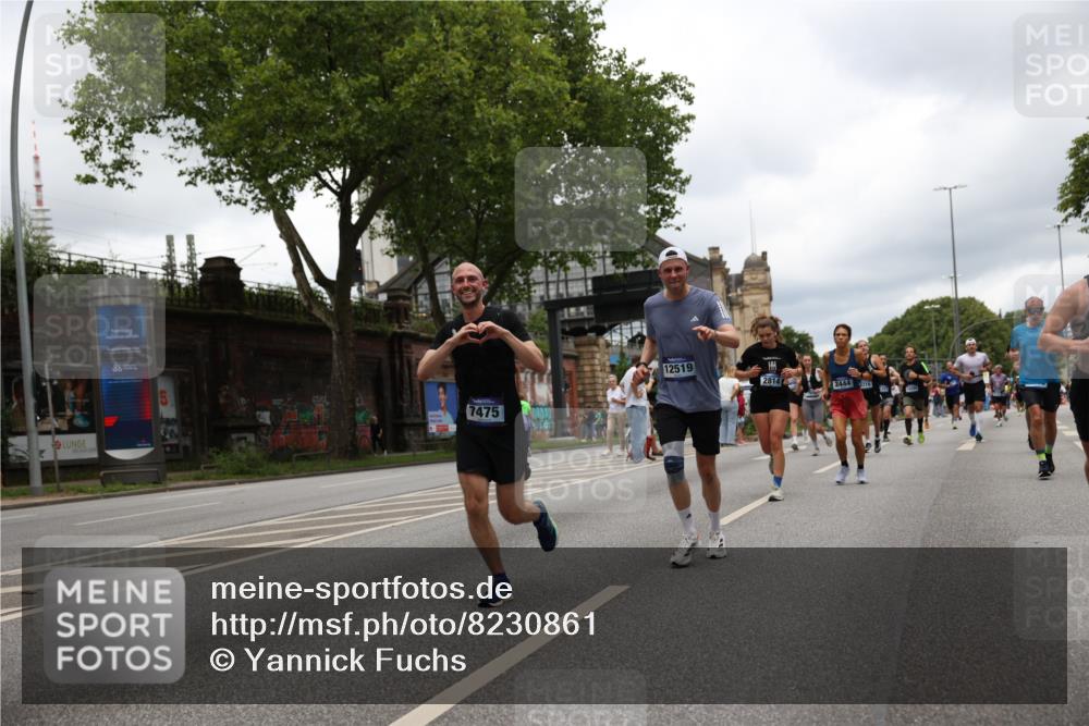 29.06.2025 - hella hamburg halbmarathon Yannick Fuchs http://msf.ph/oto/8230861 29.06.2025 10:46:46 20KM 1098, 1257, 1482, 1657, 1683, 2111, 2208, 2444, 2814, 3258, 3399, 3715, 3952, 3999, 4121, 4587, 4726, 5169, 5194, 5607, 6897, 7178, 7232, 7383, 7475, 8172, 8316, 8587, 8955, 10529, 10811, 11217, 12135, 12482, 12519, 13211, 13301, 14198, 14286, 14791, 14805, 15446, 15980, 16320, 16929, 17130, 17198, 17710, 17773, 18249, 18331, 19208 meine-sportfotos.de