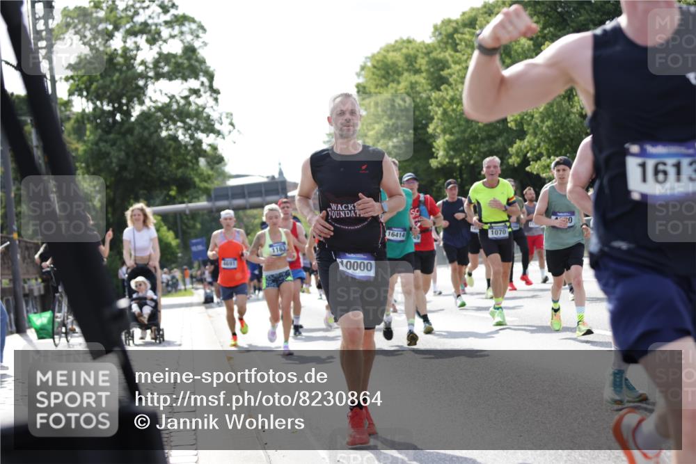 29.06.2025 - hella hamburg halbmarathon Jannik Wohlers http://msf.ph/oto/8230864 29.06.2025 09:52:21 Lombardsbrücke 1070, 1163, 1176, 1220, 1415, 1512, 1613, 1782, 2189, 2233, 3098, 3109, 3124, 4080, 4277, 4497, 4691, 4933, 5007, 5476, 5477, 5682, 7067, 7191, 7325, 7451, 7599, 7843, 7865, 7961, 8467, 9081, 9213, 10000, 10099, 10251, 10750, 10796, 10969, 11346, 12365, 12372, 12579, 12588, 12723, 13687, 13714, 14661, 14703, 14849, 15133, 15280, 15301, 15356, 15362, 15808, 15894, 16414, 17000, 17846, 18632, 18637, 18680, 18982 meine-sportfotos.de