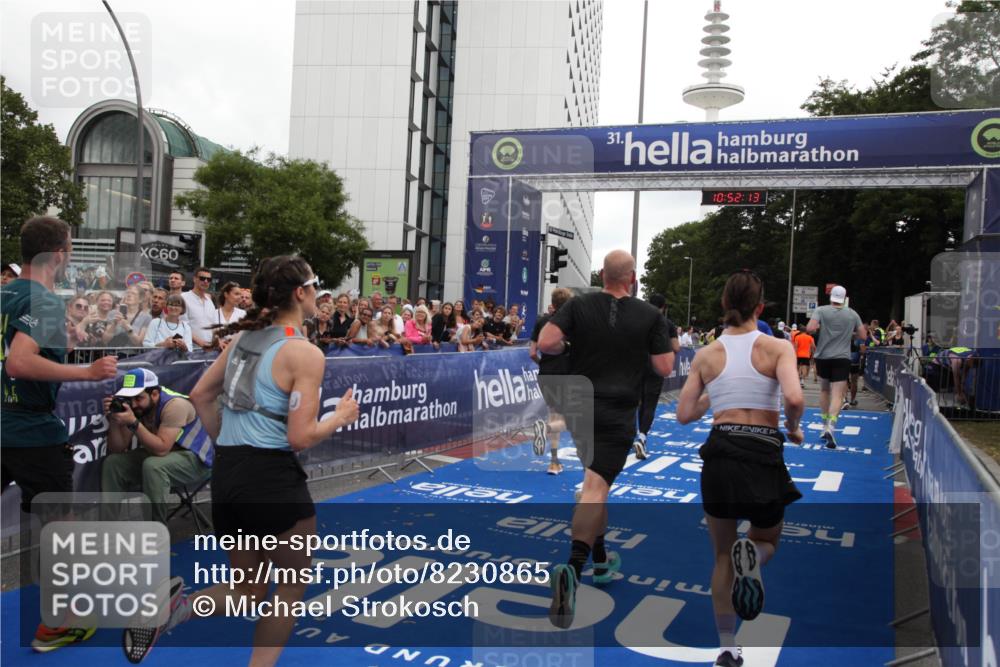 29.06.2025 - hella hamburg halbmarathon Michael Strokosch http://msf.ph/oto/8230865 29.06.2025 10:52:12 Ziel 1482, 2397, 2595, 5032, 5093, 5378, 6897, 7732, 9082, 12135, 12580, 13726, 14248, 14300, 15506, 15829, 16003, 16179, 16320, 16666, 17033, 17130, 18475, 18801 meine-sportfotos.de