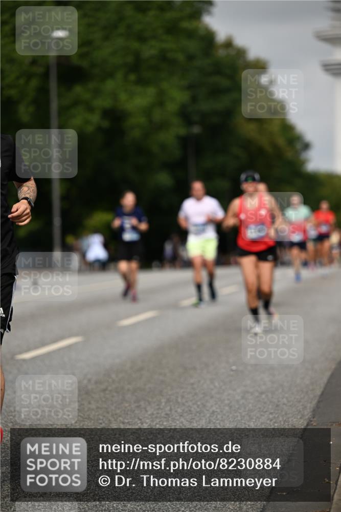 29.06.2025 - hella hamburg halbmarathon Dr. Thomas Lammeyer http://msf.ph/oto/8230884 29.06.2025 10:13:25 Kennedybrücke 1823, 4592, 7081, 7187, 9297, 9306, 10819, 11067 meine-sportfotos.de