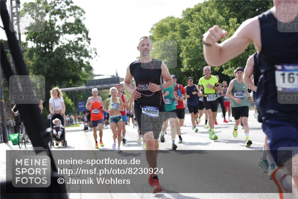 29.06.2025 - hella hamburg halbmarathon Jannik Wohlers http://msf.ph/oto/8230924 29.06.2025 09:52:21 Lombardsbrücke 1070, 1163, 1176, 1220, 1415, 1512, 1613, 1782, 2189, 2233, 3098, 3109, 3124, 4080, 4277, 4497, 4691, 4933, 5007, 5476, 5477, 5682, 7067, 7191, 7325, 7451, 7599, 7843, 7865, 7961, 8467, 9081, 9213, 10000, 10099, 10251, 10750, 10796, 10969, 11346, 12365, 12372, 12579, 12588, 12723, 13687, 13714, 14661, 14703, 14849, 15133, 15280, 15301, 15356, 15362, 15808, 15894, 16414, 17000, 17846, 18632, 18637, 18680, 18982 meine-sportfotos.de