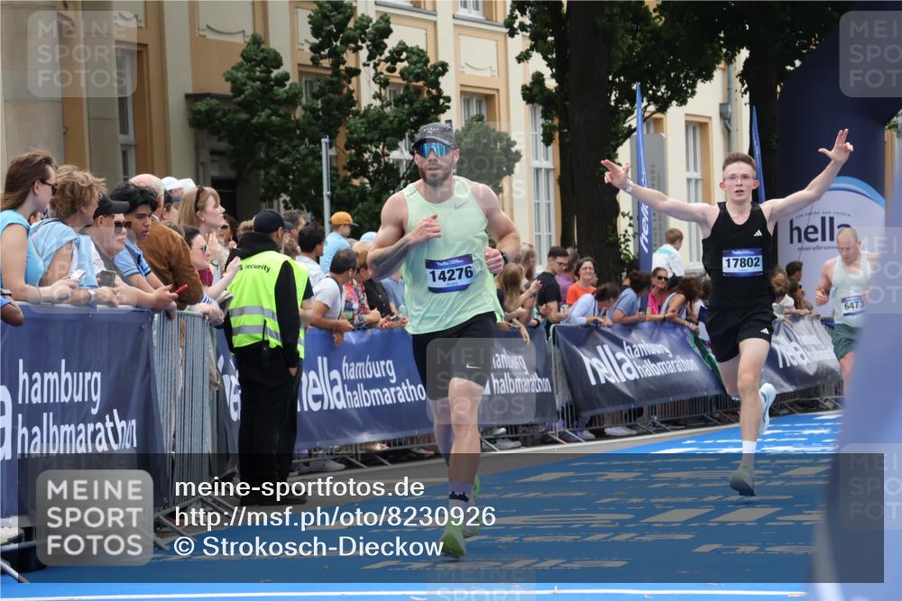 29.06.2025 - hella hamburg halbmarathon Strokosch-Dieckow http://msf.ph/oto/8230926 29.06.2025 10:33:06 Ziel 1910, 6473, 11169, 14276, 17802 meine-sportfotos.de