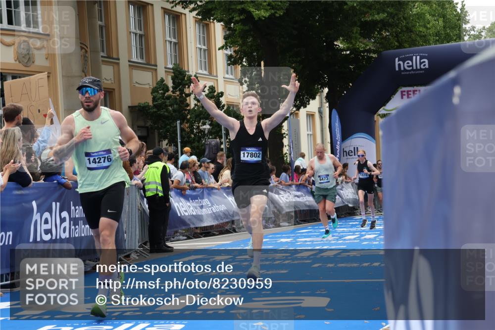 29.06.2025 - hella hamburg halbmarathon Strokosch-Dieckow http://msf.ph/oto/8230959 29.06.2025 10:33:07 Ziel 1910, 6473, 11169, 14167, 14276, 17175, 17802 meine-sportfotos.de