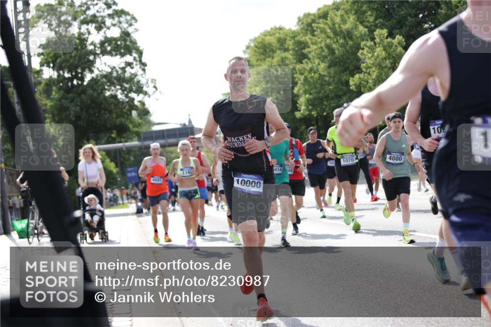29.06.2025 - hella hamburg halbmarathon Jannik Wohlers http://msf.ph/oto/8230987 29.06.2025 09:52:21 Lombardsbrücke 1070, 1163, 1176, 1220, 1415, 1512, 1613, 1782, 2189, 2233, 3098, 3109, 3124, 4080, 4277, 4497, 4691, 4933, 5007, 5476, 5477, 5682, 7067, 7191, 7325, 7451, 7599, 7843, 7865, 7961, 8467, 9081, 9213, 10000, 10099, 10251, 10750, 10796, 10969, 11346, 12365, 12372, 12579, 12588, 12723, 13687, 13714, 14661, 14703, 14849, 15133, 15280, 15301, 15356, 15362, 15808, 15894, 16414, 17000, 17846, 18632, 18637, 18680, 18982 meine-sportfotos.de