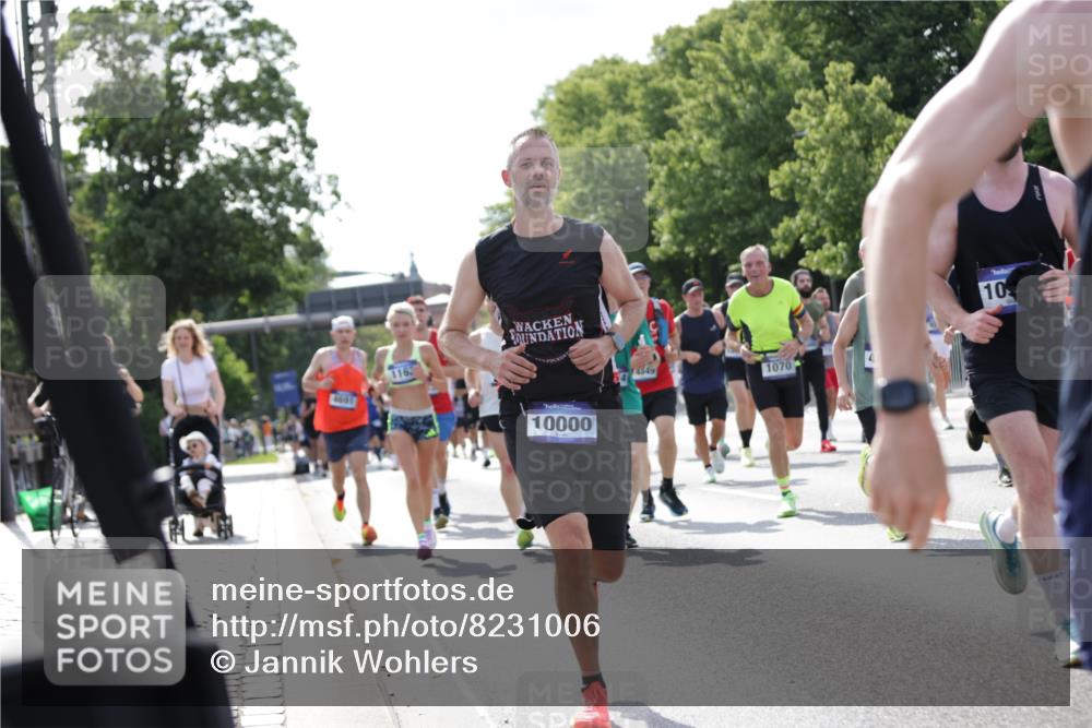 29.06.2025 - hella hamburg halbmarathon Jannik Wohlers http://msf.ph/oto/8231006 29.06.2025 09:52:21 Lombardsbrücke 1070, 1163, 1176, 1220, 1415, 1512, 1613, 1782, 2189, 2233, 3098, 3109, 3124, 4080, 4277, 4497, 4691, 4933, 5007, 5476, 5477, 5682, 7067, 7191, 7325, 7451, 7599, 7843, 7865, 7961, 8467, 9081, 9213, 10000, 10099, 10251, 10750, 10796, 10969, 11346, 12365, 12372, 12579, 12588, 12723, 13687, 13714, 14661, 14703, 14849, 15133, 15280, 15301, 15356, 15362, 15808, 15894, 16414, 17000, 17846, 18632, 18637, 18680, 18982 meine-sportfotos.de