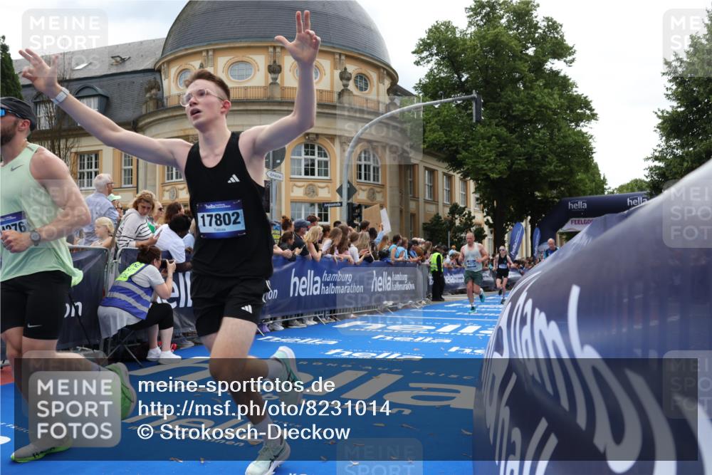 29.06.2025 - hella hamburg halbmarathon Strokosch-Dieckow http://msf.ph/oto/8231014 29.06.2025 10:33:09 Ziel 1910, 6473, 7723, 9047, 14167, 14276, 17175, 17802, 18455 meine-sportfotos.de