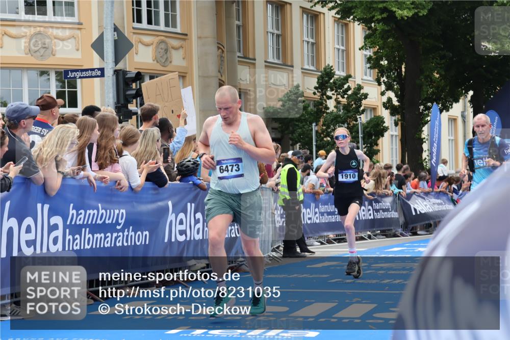 29.06.2025 - hella hamburg halbmarathon Strokosch-Dieckow http://msf.ph/oto/8231035 29.06.2025 10:33:10 Ziel 1910, 1959, 6473, 7723, 9047, 14167, 14276, 17175, 17802, 18455 meine-sportfotos.de