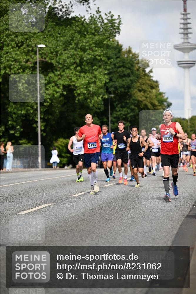 29.06.2025 - hella hamburg halbmarathon Dr. Thomas Lammeyer http://msf.ph/oto/8231062 29.06.2025 09:50:20 Kennedybrücke 1053, 1396, 1407, 1411, 1577, 1959, 2243, 2836, 3935, 5048, 5152, 5193, 5660, 6305, 6473, 7080, 7466, 7622, 7867, 8312, 8323, 9376, 9508, 10477, 11370 meine-sportfotos.de