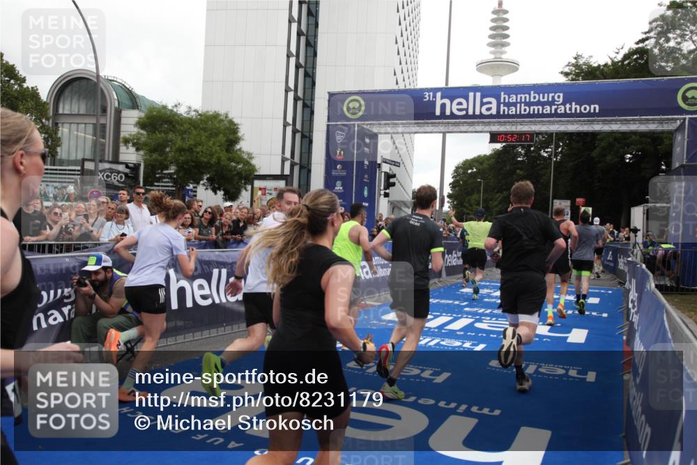 29.06.2025 - hella hamburg halbmarathon Michael Strokosch http://msf.ph/oto/8231179 29.06.2025 10:52:16 Ziel 1482, 2397, 2595, 4837, 5032, 5087, 5093, 5378, 5482, 6897, 9074, 9082, 12135, 12580, 13726, 14248, 14300, 15275, 16003, 16320, 16591, 17033, 17130, 18475, 18801 meine-sportfotos.de