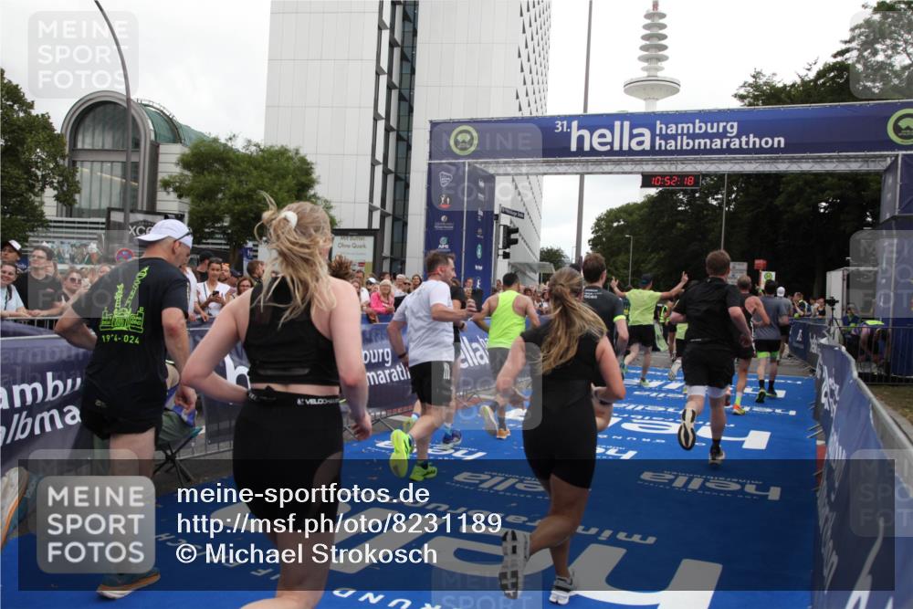 29.06.2025 - hella hamburg halbmarathon Michael Strokosch http://msf.ph/oto/8231189 29.06.2025 10:52:16 Ziel 1482, 2397, 2595, 4837, 5032, 5087, 5093, 5378, 5482, 6897, 9074, 9082, 12135, 12580, 13726, 14248, 14300, 15275, 16003, 16320, 16591, 17033, 17130, 18475, 18801 meine-sportfotos.de